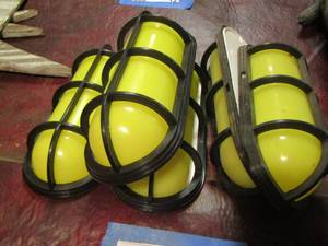lot 18 image: Yellow lights EXPLOSION PROOF LIGHTS qty 5