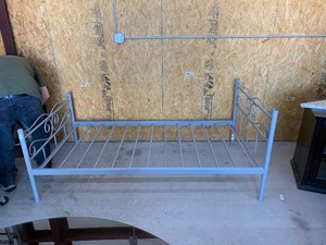 lot 46 image: Twin bed frame