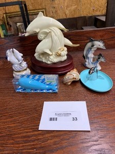 lot 33 image: Dolphins lot