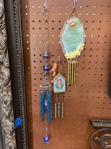 lot 69 image: Wind chimes