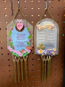 lot 26 image: Wind chimes
