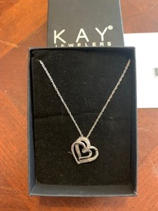 lot 1 image: necklace