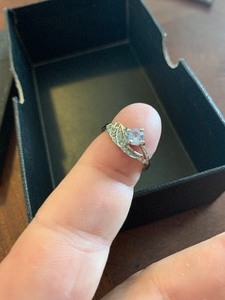 lot 13 image: Ladies ring