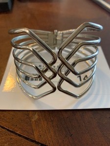 lot 14 image: Ladies bracelet