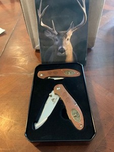 lot 20 image: Knife gift set