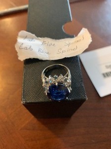 lot 41 image: Ladies ring