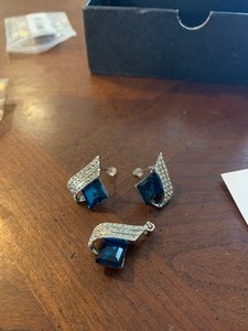 lot 42 image: Earrings and pendant set