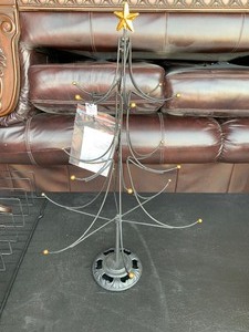 lot 119 image: Metal ornament tree