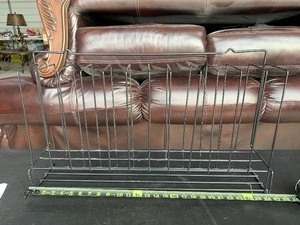 lot 129 image: Wire wall hanging organizer