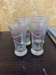 lot 144 image: Vintage Budweiser glass ware