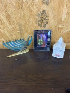 lot 148 image: Faith based lot