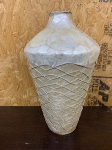 lot 150 image: Home decor