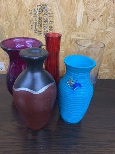 lot 153 image: Assorted vases