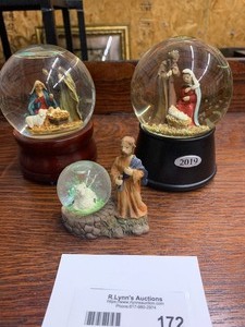 lot 172 image: Snow globes