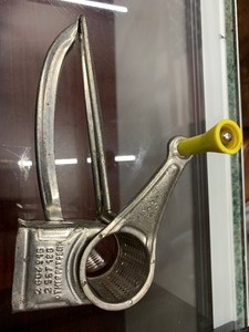 lot 163 image: Vintage hand grinder