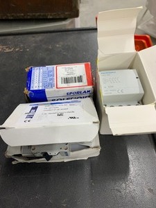 lot 104 image: Appliance parts