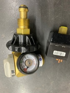 lot 109 image: Refrigeration gauge
