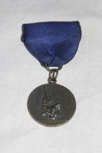 lot 176 image: Vintage Wrestling Medal