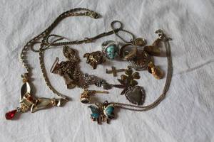 lot 183 image: Costume Jewelry Lot