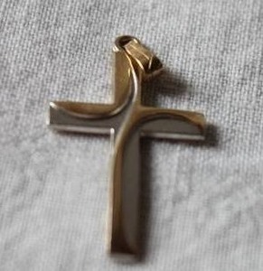 lot 185 image: 12K Gold Cross .455g