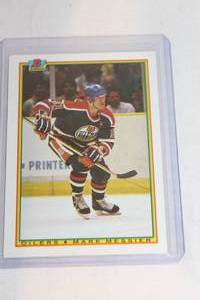 lot 221 image: 1990 Bowman Tiffany NHL #199 Mark Messier Trading Card