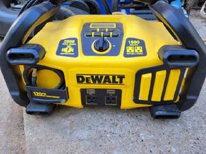 lot 237 image: Dewalt DXAEPS2 Powerstation