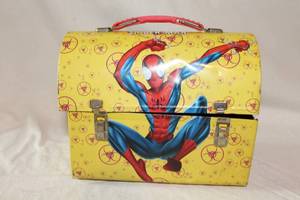 lot 256 image: 2001 Yellow Spiderman Lunchbox