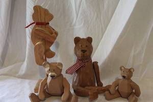 lot 196 image: Vintage Wooden Bear Lot