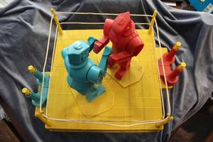 lot 285 image: Vintage Rock Em Sock Em Robots Toy