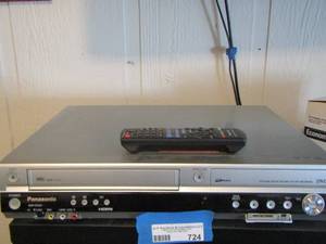 lot 724 image: Panasonic vs.dvd combo player with remote