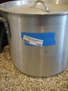 lot 736 image: 20qt stainless pat with lid