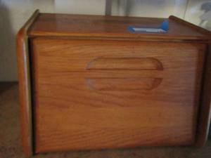 lot 749 image: wooden bread box