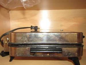 lot 753 image: waffle grill with cord