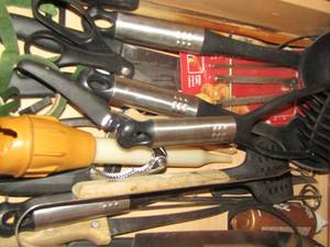 lot 761 image: cooking utensils - hand held nut crackers - turkey baster