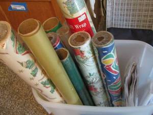 lot 772 image: wrapping paper in case some new - tissue paper
