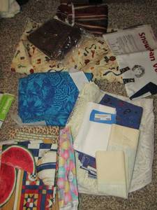 lot 795 image: curtains - kitchen table covers - fabric pieces