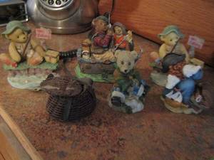 lot 809 image: Cherished Teddies  qty 2 boyds bear in boat   qty 1 wicker basket