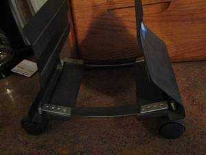 lot 813 image: Staples monitor cart with wheels