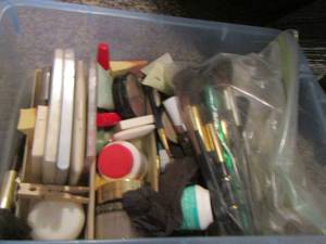 lot 820 image: large lot of new and used make up brushes