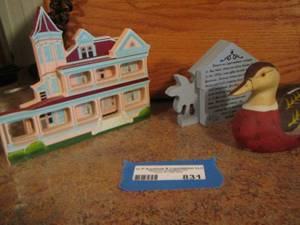 lot 831 image: home dcor - duck