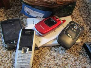 lot 841 image: AT & T  - Motorola Samsung flip phones some have charger