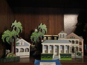 lot 846 image: wooden houses - palm tree