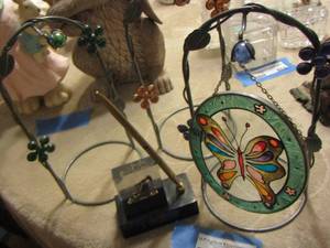 lot 868 image: metal hangers qty 3- 1 has small stain glass chime- Oil rig pen set up