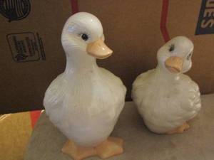 lot 872 image: white duck dcor qty 2