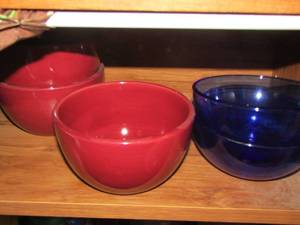 lot 882 image: 3 maroon soup bowls- blue glass salad bowls qty 2