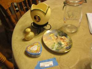 lot 886 image: House hold dcor- light house- angel- oval plate on stand