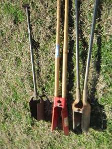 lot 922 image: Wooden handle post hole digger- vintage solid metal post hole digger
