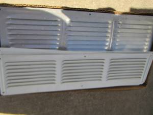 lot 930 image: Box of wall vents new
