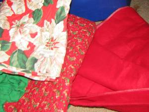 lot 949 image: tree skirts qty 3
