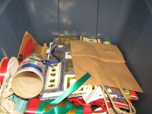 lot 951 image: gift bags& ribbon